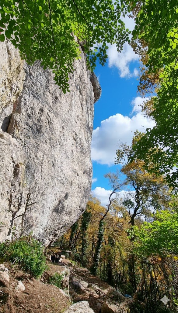 Climbing in the natural amphitheater of Labeil