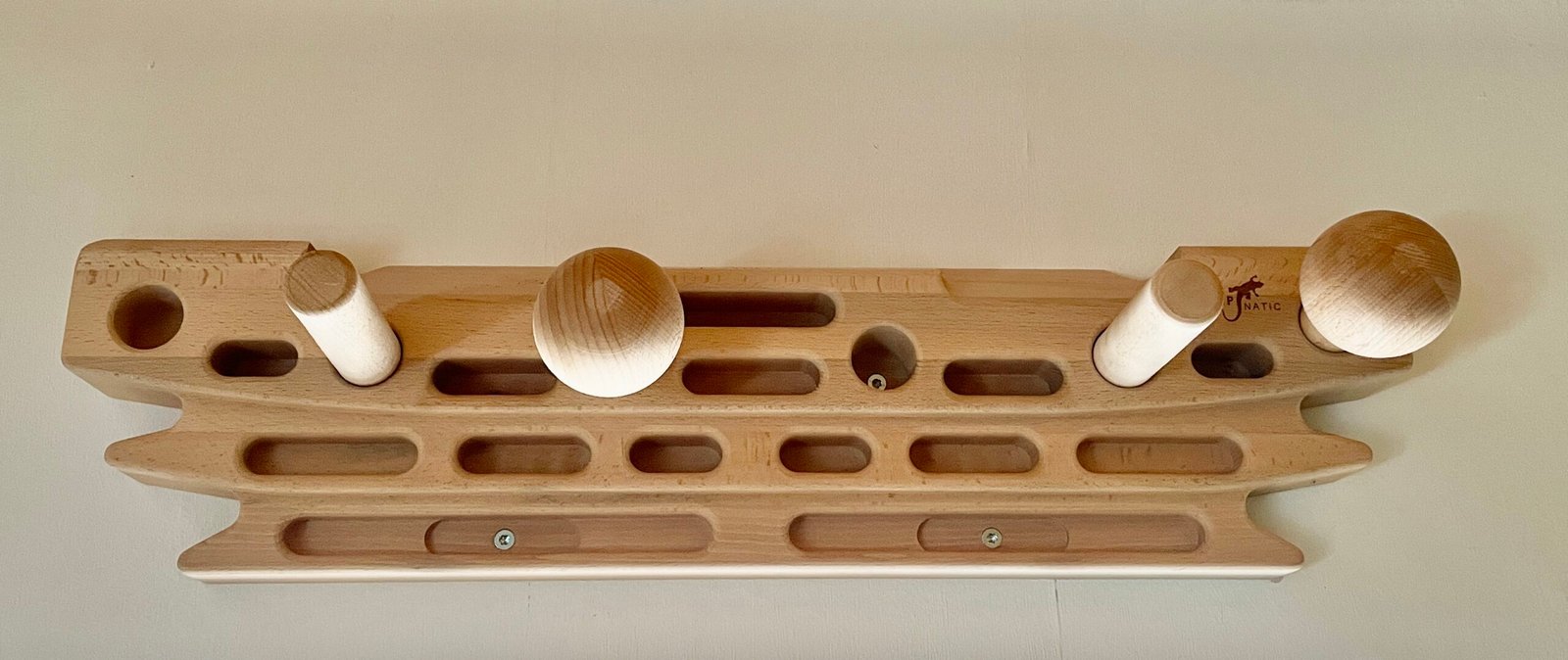 Gripnatic spherical holds